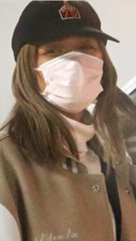 ローラ、イケメン外国人モデルと3ショット