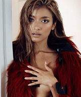 ローラ、イケメン外国人モデルと3ショット