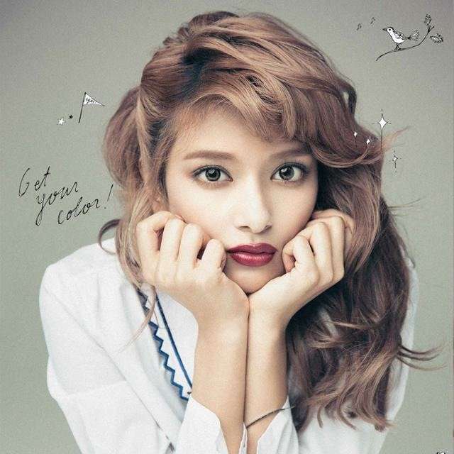 ローラ、イケメン外国人モデルと3ショット