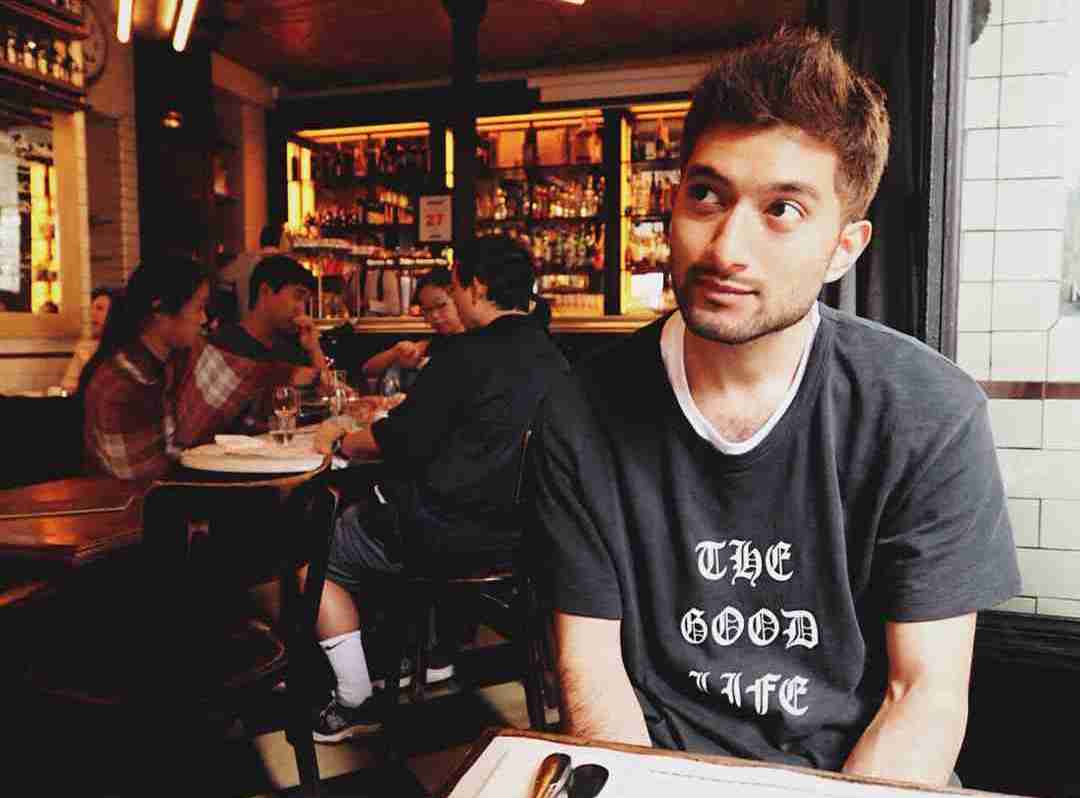 ローラ、イケメン外国人モデルと3ショット