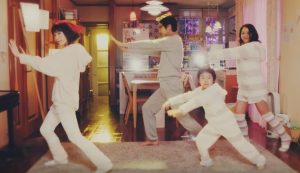 ドラマのオープニング・エンディングでキャストが踊ったダンス