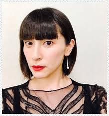 長谷川京子、「唇に違和感が…」アヒル口の自撮り写真に話題騒然