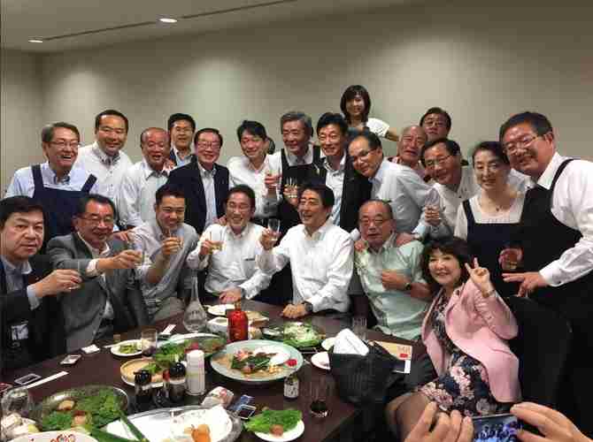 被災地で黙々とボランティア活動 吉川晃司の
