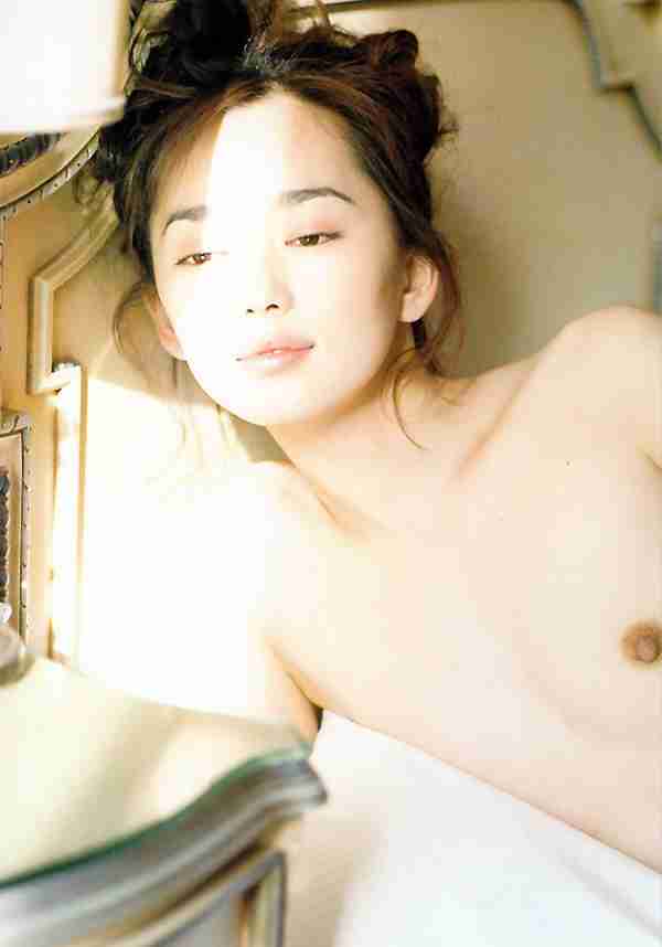 葉月里緒奈が3度目の結婚、大邸宅で二世帯生活開始