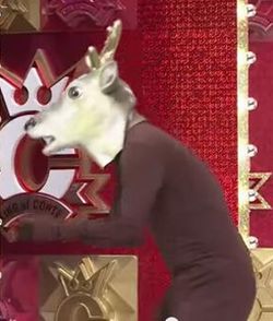 お笑いタレントの画像を貼って名前がわかればプラス