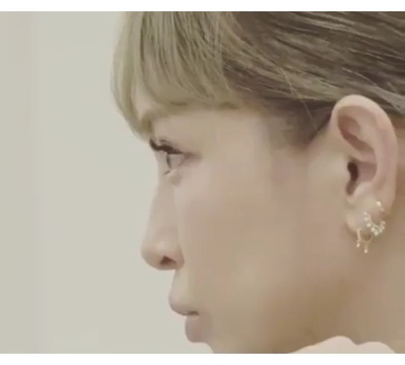 浜崎あゆみ、へそ出しウエアでトレーニング　引き締まった美腹筋とクビレがセクシー