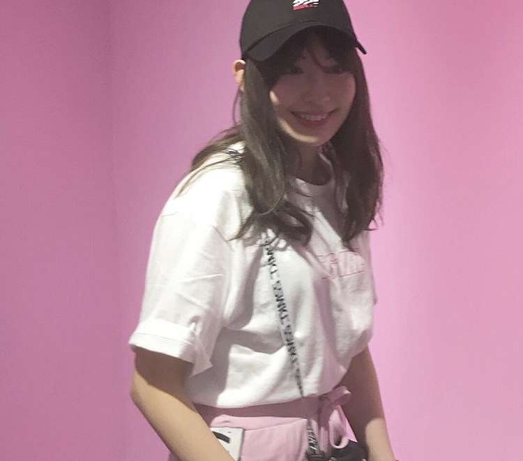 小嶋陽菜、胸元と腰回りが妖艶な水着ショット！「セクシー番長」健在でファン歓喜