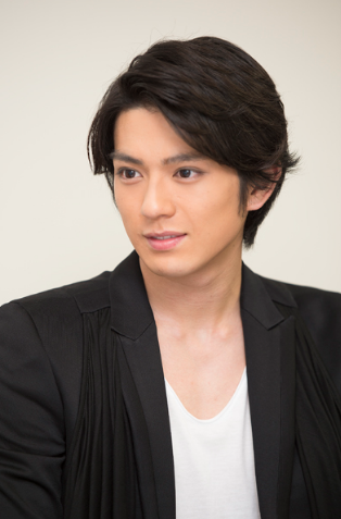 新田真剣佑の弟デビュー、親子ハリウッド目指し千葉真一が鬼特訓