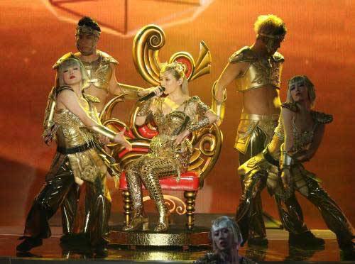 浜崎あゆみ、久しぶりの“ボブヘア”で雰囲気一新 「かわいい」と話題