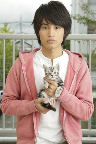 動物と一緒に写ってるイケメン有名人が観たい