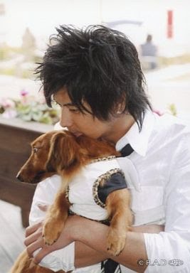 動物と一緒に写ってるイケメン有名人が観たい
