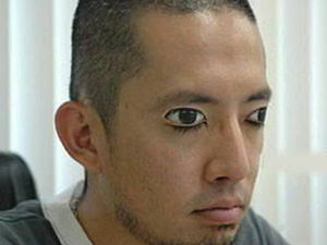 【閲覧注意】二度見、いや三度見しても、理解が追いつかない！とあるメイク画像がネットで話題に