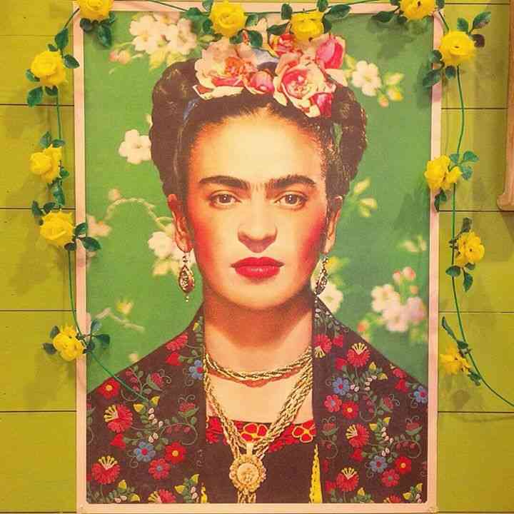 長谷川京子、「唇に違和感が…」アヒル口の自撮り写真に話題騒然