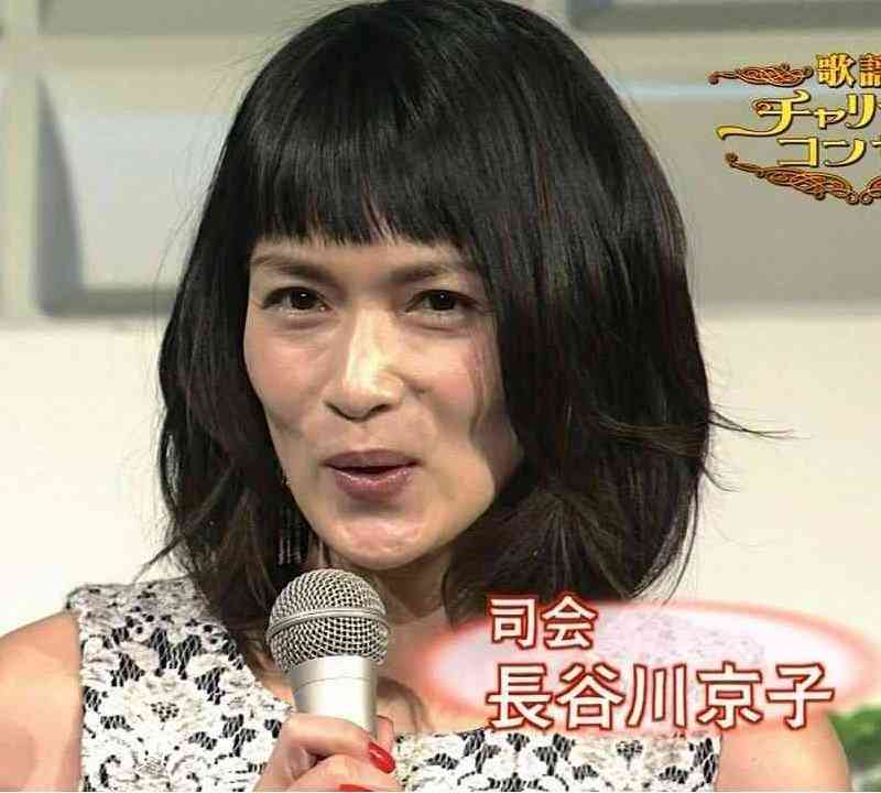 長谷川京子、「唇に違和感が…」アヒル口の自撮り写真に話題騒然