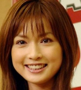 長谷川京子、「唇に違和感が…」アヒル口の自撮り写真に話題騒然