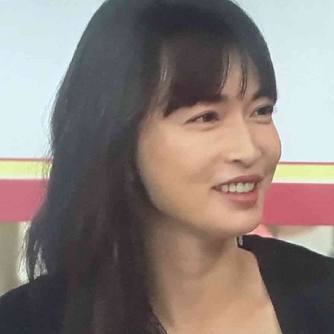 長谷川京子、「唇に違和感が…」アヒル口の自撮り写真に話題騒然