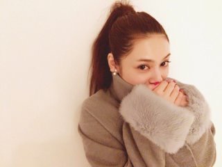 シンプルに一つに結ばれた髪型の芸能人がみたい。