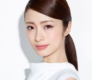シンプルに一つに結ばれた髪型の芸能人がみたい。