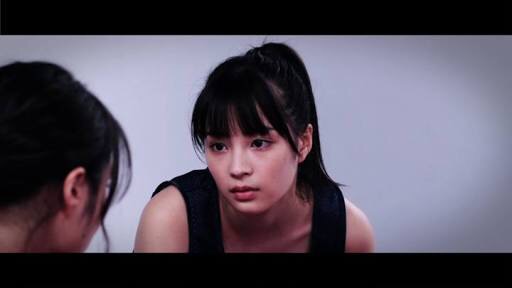 シンプルに一つに結ばれた髪型の芸能人がみたい。