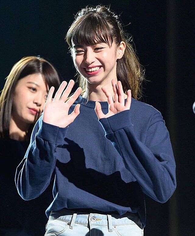 シンプルに一つに結ばれた髪型の芸能人がみたい。