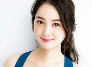 シンプルに一つに結ばれた髪型の芸能人がみたい。