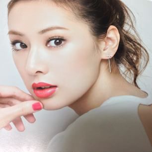 シンプルに一つに結ばれた髪型の芸能人がみたい。