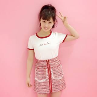 シンプルに一つに結ばれた髪型の芸能人がみたい。