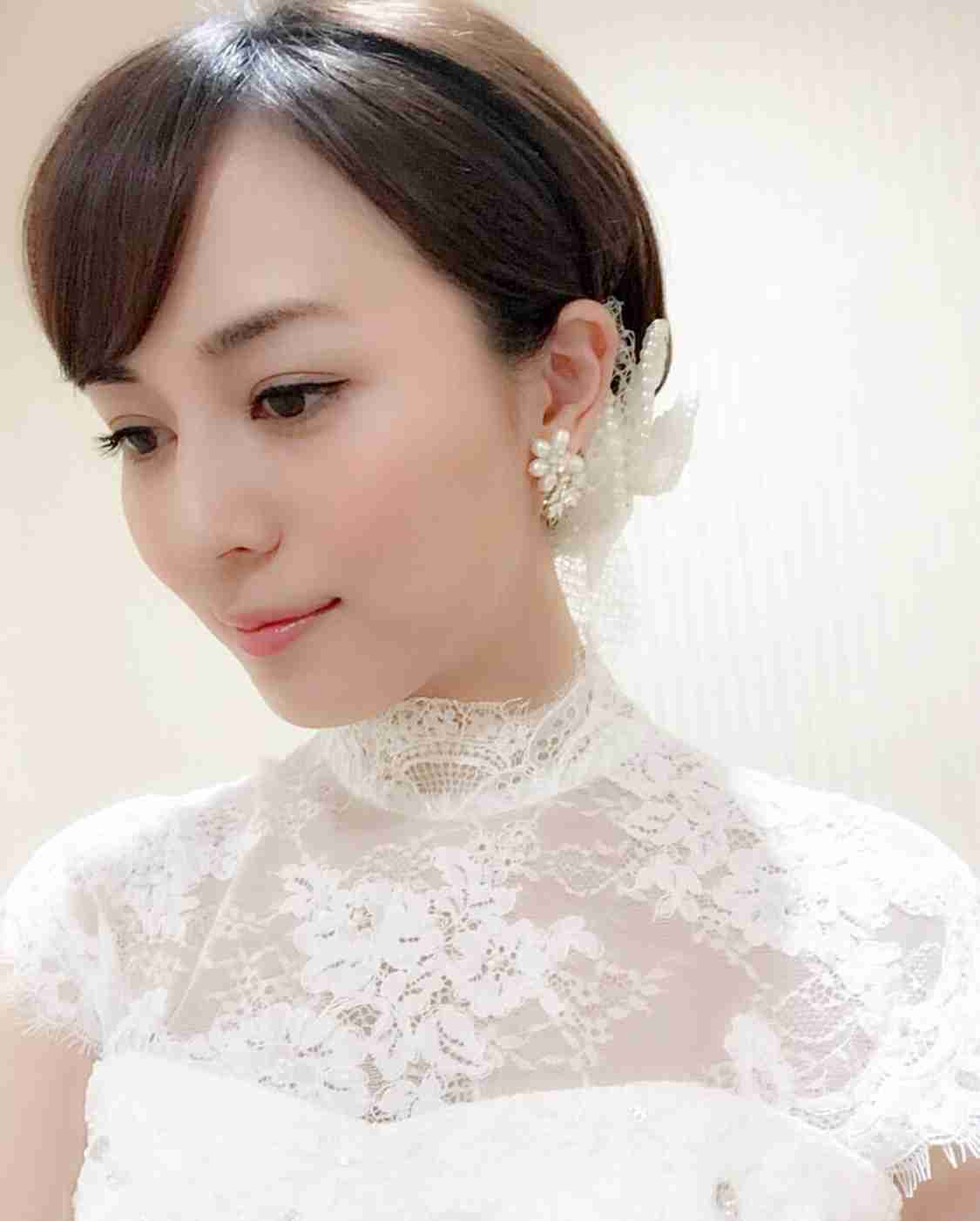 シンプルに一つに結ばれた髪型の芸能人がみたい。