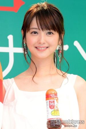 シンプルに一つに結ばれた髪型の芸能人がみたい。