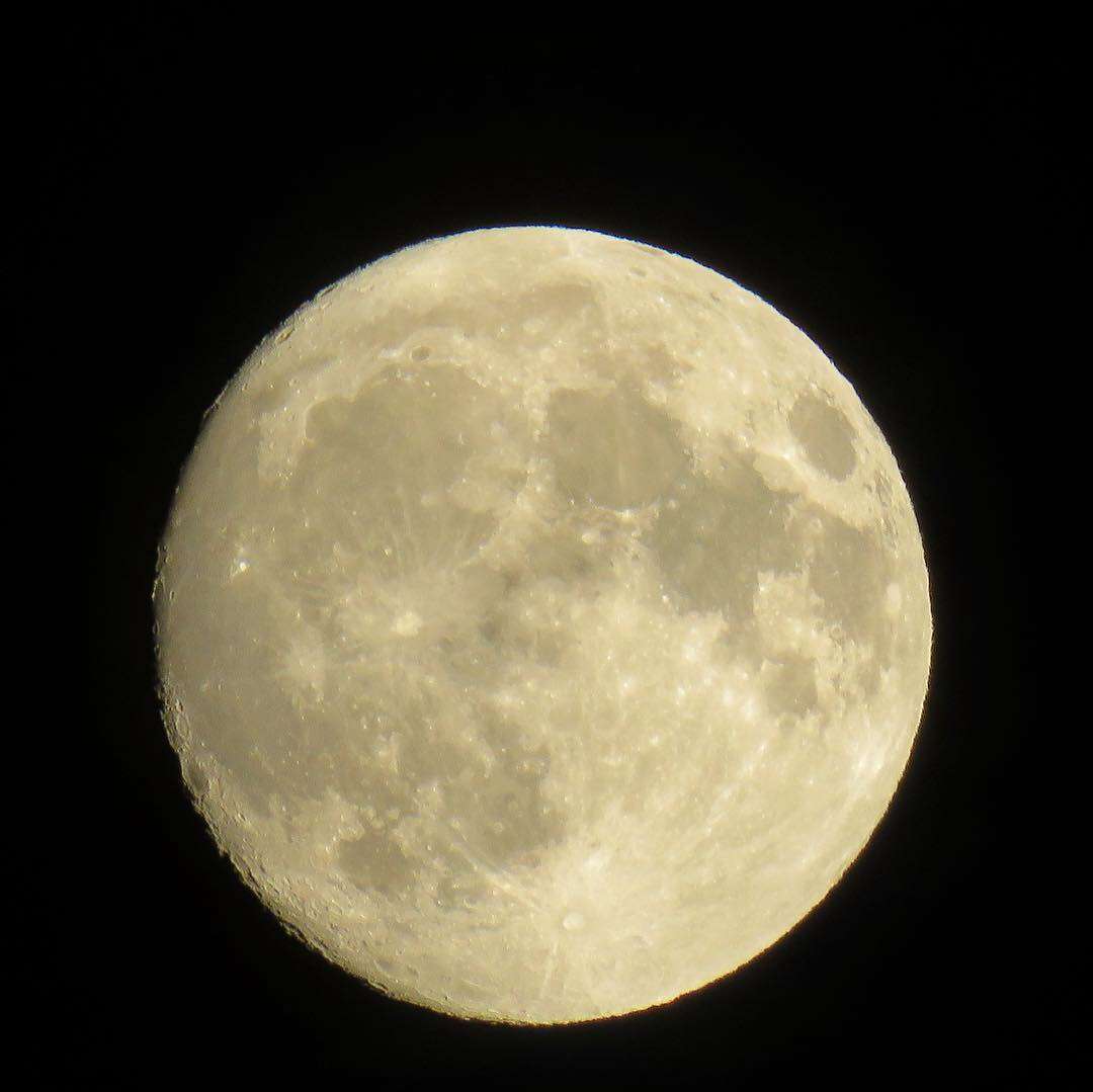 中秋の名月だから月の画像を貼ろう