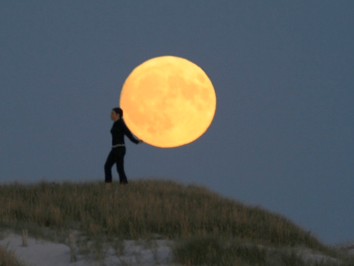 中秋の名月だから月の画像を貼ろう