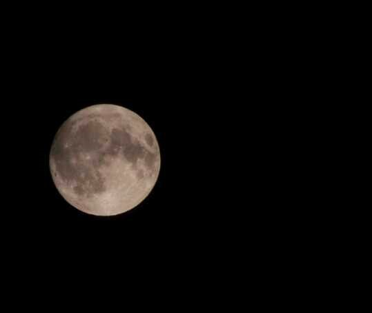 中秋の名月だから月の画像を貼ろう