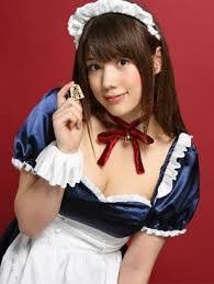 仲里依紗、ボディコンドレスでFENDIのショーに セクシーな脚線美に注目が集まる