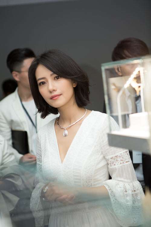 画像フォルダの中で一番綺麗な女性をアップするトピ