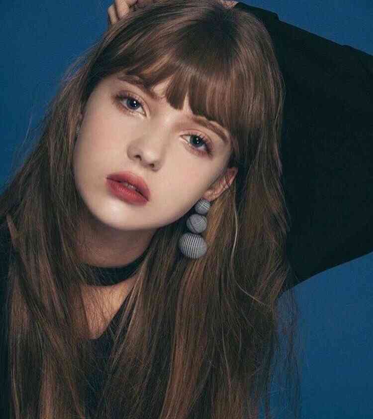 画像フォルダの中で一番綺麗な女性をアップするトピ