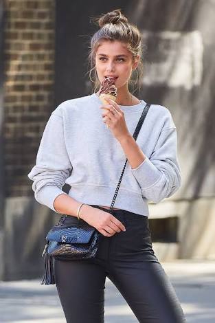 画像フォルダの中で一番綺麗な女性をアップするトピ