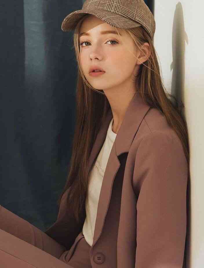 画像フォルダの中で一番綺麗な女性をアップするトピ