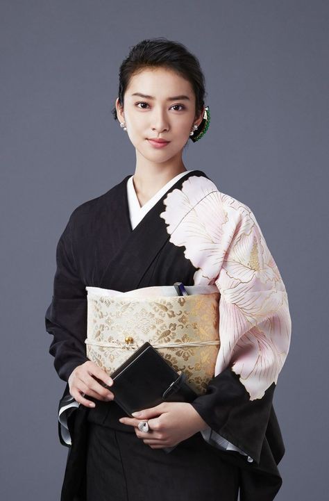 画像フォルダの中で一番綺麗な女性をアップするトピ