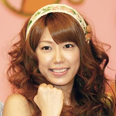 「スタイルよすぎて惚れ惚れ」「子鹿ちゃんのよう」里田まい、美脚際立つ秋コーデに絶賛の声