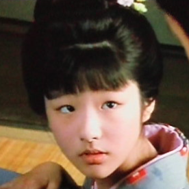 夏目雅子の姪Mayulaが初CDリリース “十四光”の重圧が語る