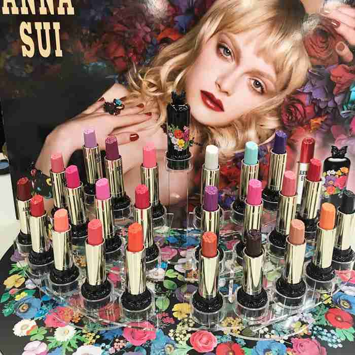 色々な化粧品ポスターが見たい！