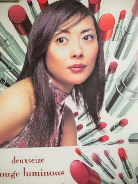 色々な化粧品ポスターが見たい！