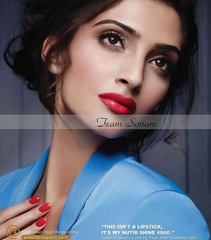 色々な化粧品ポスターが見たい！