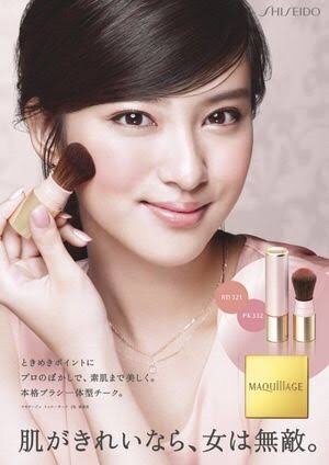 色々な化粧品ポスターが見たい！