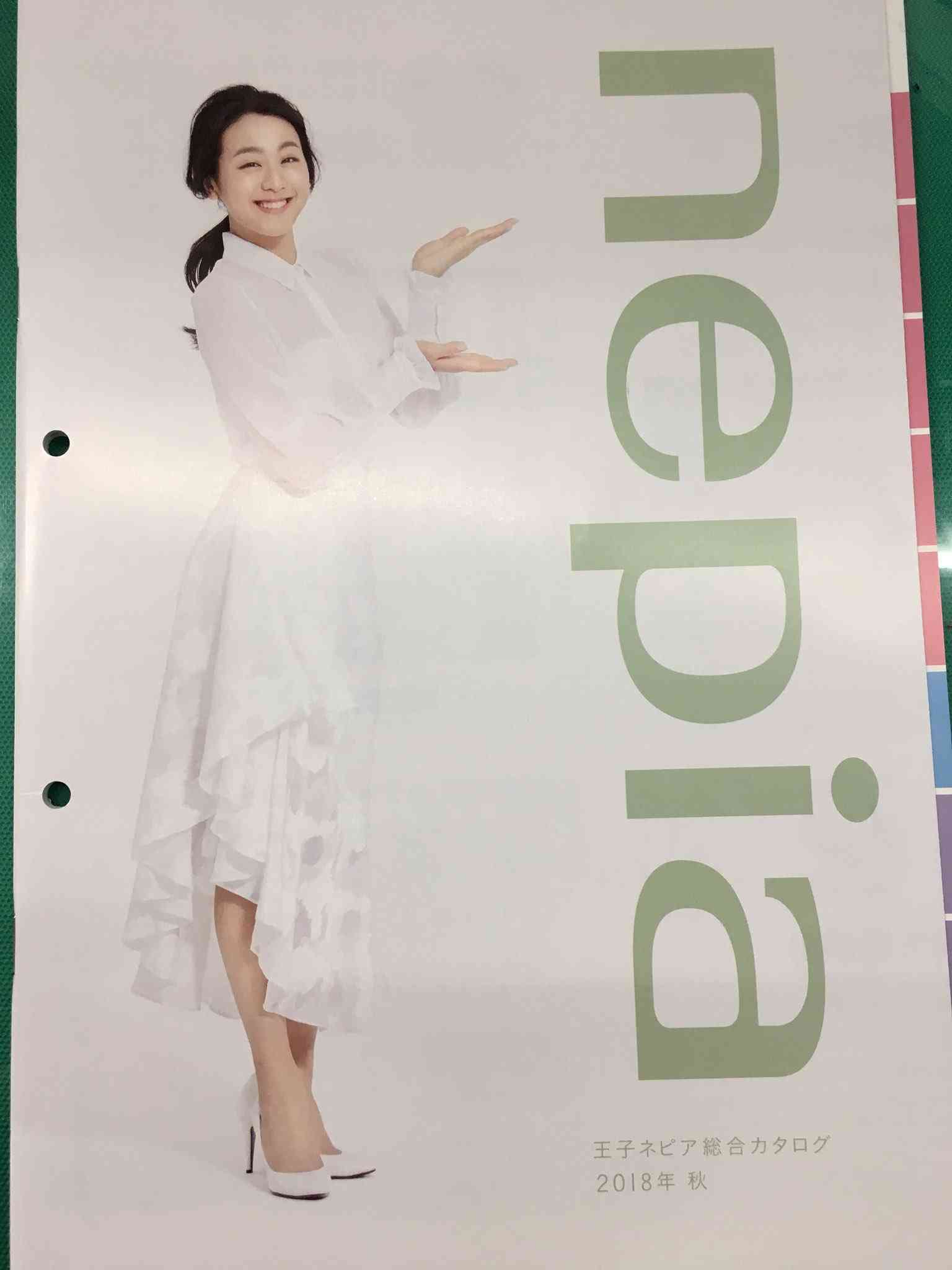 「お姫様のよう」「気品にうっとり」浅田真央、デコルテが美しいセクシードレス姿を披露