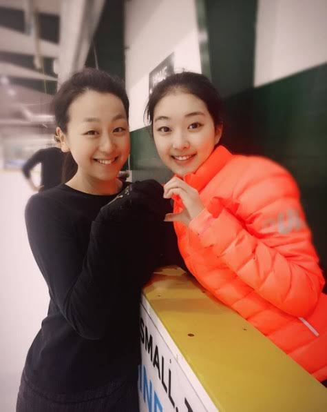 「お姫様のよう」「気品にうっとり」浅田真央、デコルテが美しいセクシードレス姿を披露