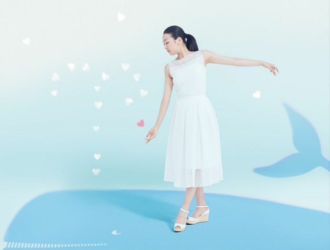 「お姫様のよう」「気品にうっとり」浅田真央、デコルテが美しいセクシードレス姿を披露