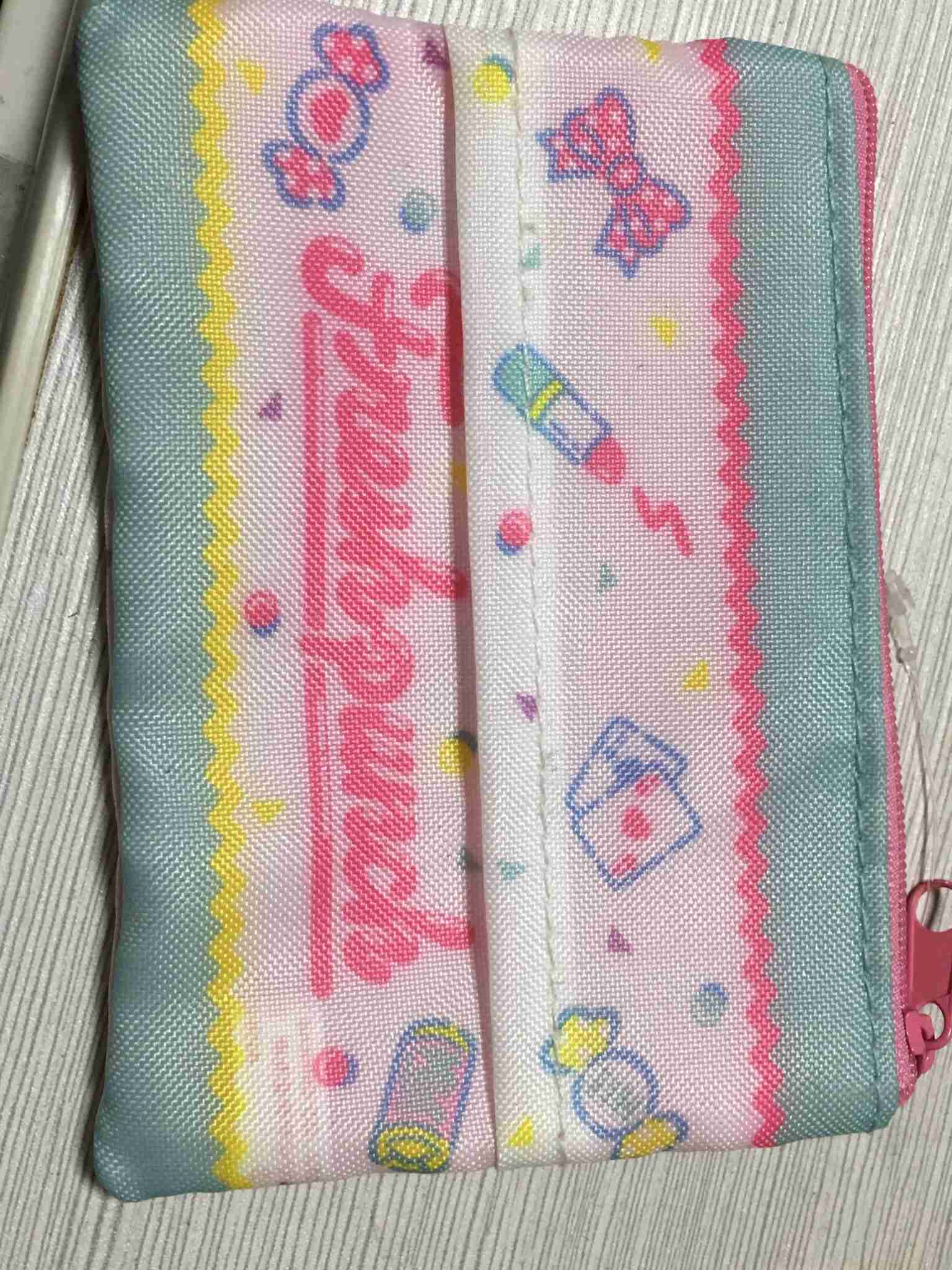 可愛いティッシュポーチを見せてください。
