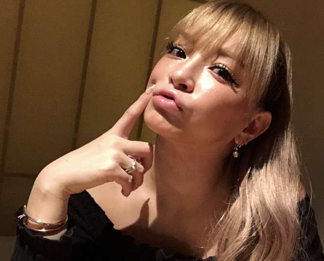 浜崎あゆみ、サラサラなストレートヘアにファン歓喜「自然な感じ可愛い」
