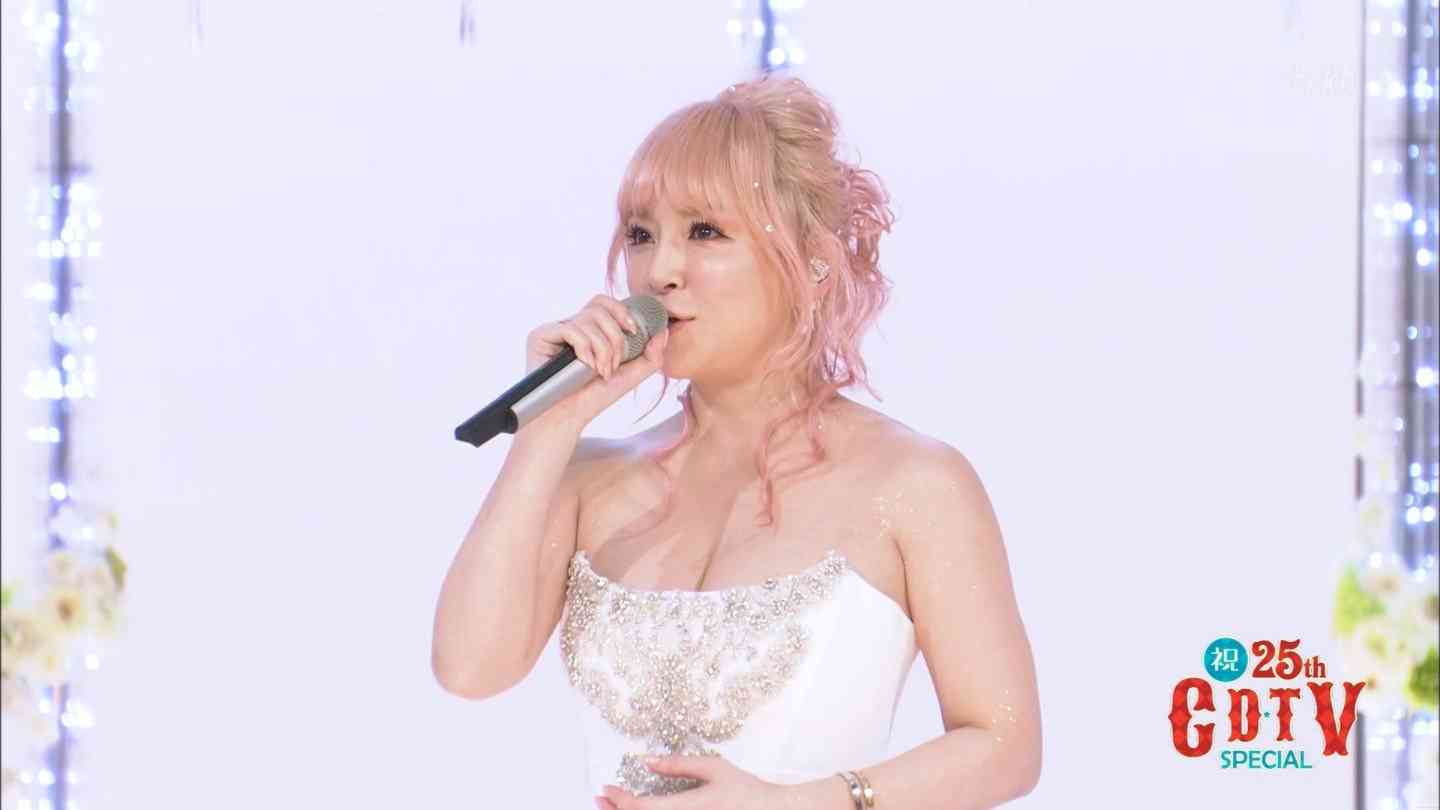 浜崎あゆみ、サラサラなストレートヘアにファン歓喜「自然な感じ可愛い」